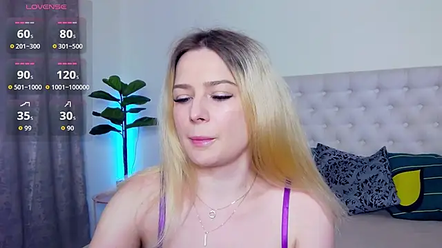 TamarraFox online show from June 14, 4:57 am