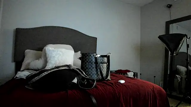 yiauana online show from September 25, 4:00 am