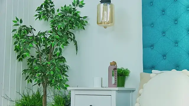 EmilyColle  online show from February 6, 8:12 pm