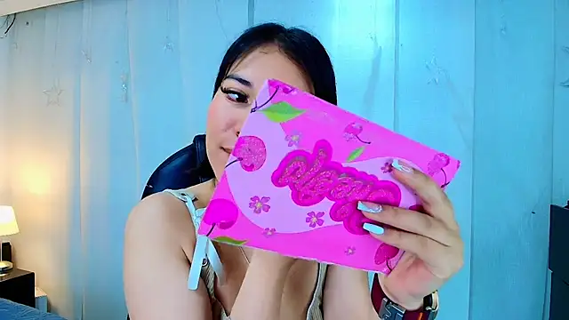 lina bedoya  online show from March 14, 11:33 am