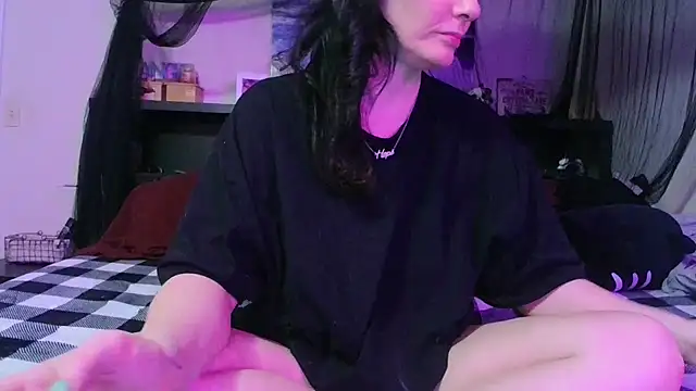 CrystalLakeXO online show from January 8, 11:47 am