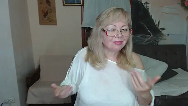 EvelynLoveShy online show from December 5, 8:32 pm