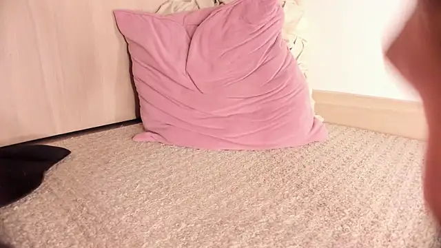 iam-ella18 online show from December 19, 2:27 am