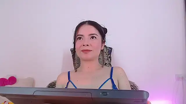 LauryMoons online show from May 13, 12:39 am