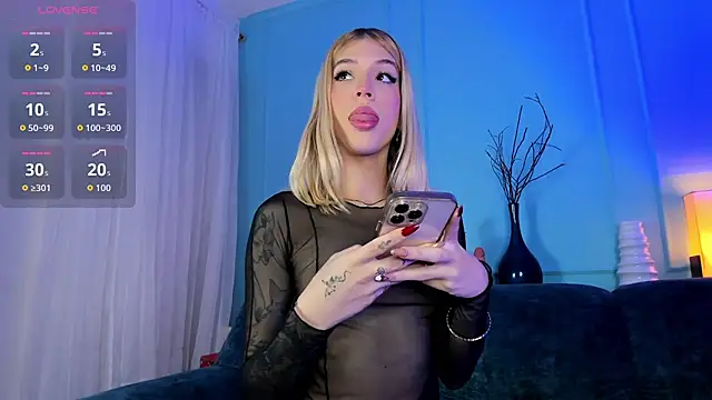 Snapshot of Courtney_gonet chatting on October 22, 12:43 pm Courtney gonet online show from October 22, 12:43 pm