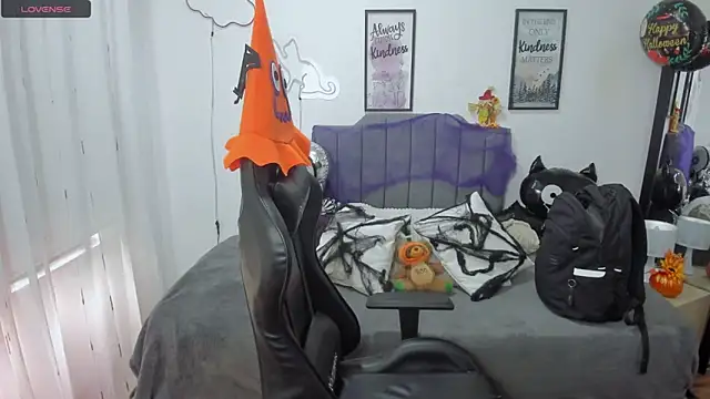 Amy joones online show from October 31, 12:53 pm