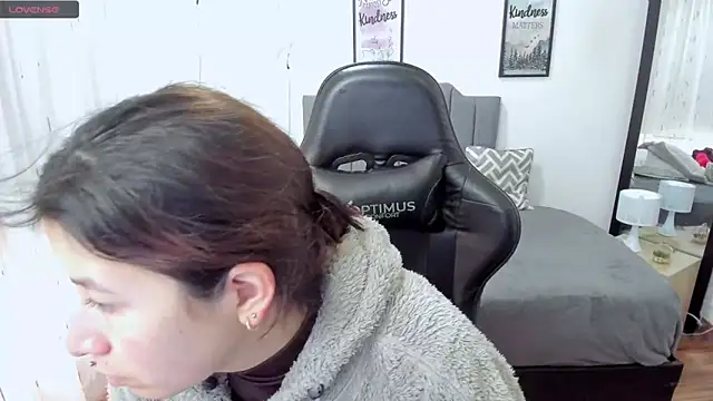 Amy joones online show from October 16, 1:47 pm