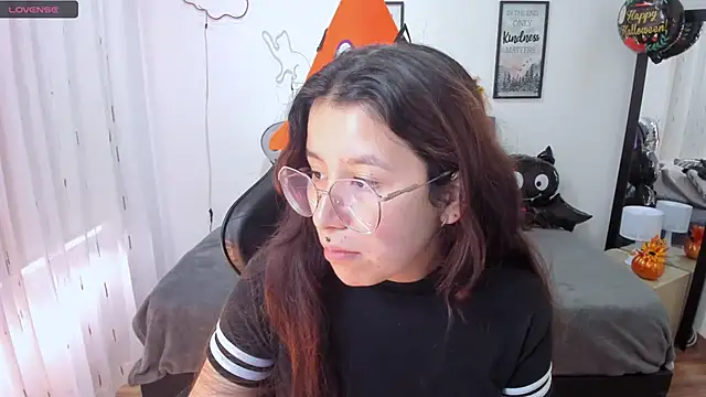 Amy joones online show from October 23, 1:06 pm