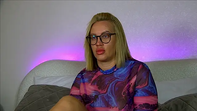 MariaNeumann online show from October 23, 6:30 am