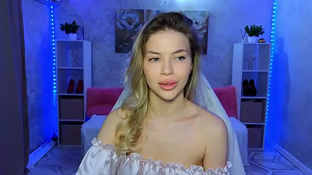 EmmyMills online show from February 11, 9:05 pm