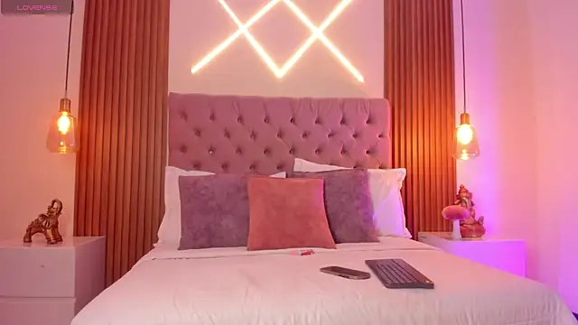 Sophia turneer online show from September 11, 2:01 am