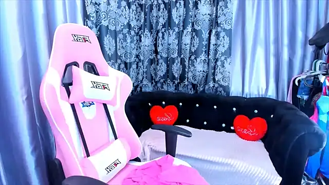 KamilaFoxy online show from April 11, 7:45 am