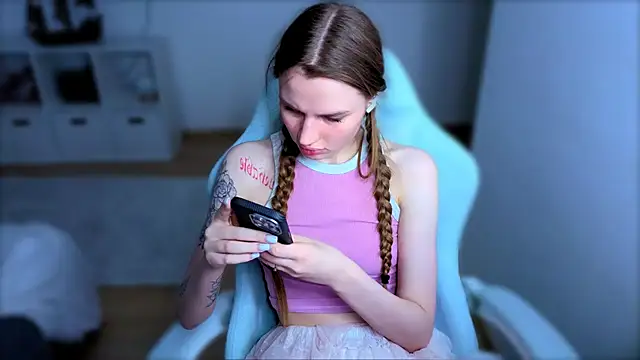 StellaLawless online show from February 22, 12:50 pm