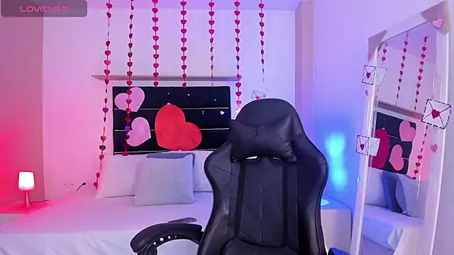 MarilynSmIith online show from February 18, 11:53 am