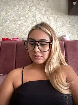 Miabonnett  online show from April 18, 7:07 pm