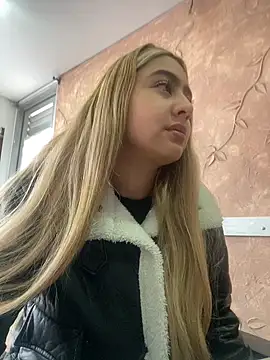 Miabonnett  online show from October 30, 12:39 pm