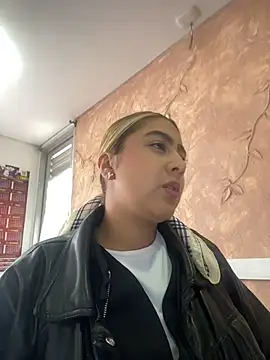 Miabonnett  online show from November 21, 12:29 pm