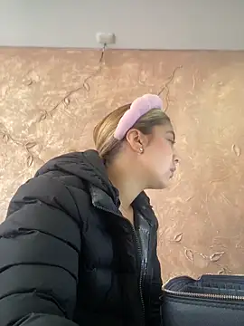 Miabonnett  online show from November 19, 12:27 pm