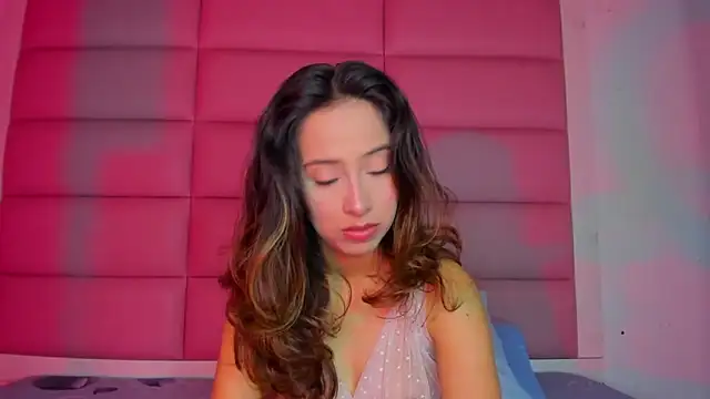 little-Emma online show from December 5, 3:06 am