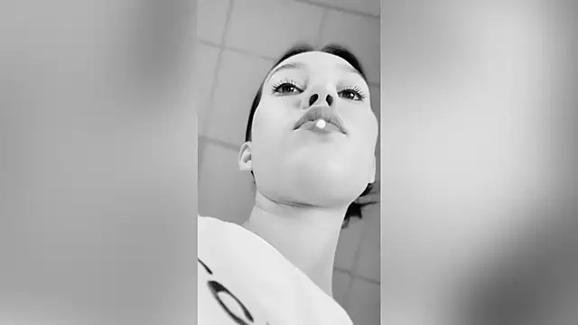 LolaLemona online show from September 15, 12:24 pm