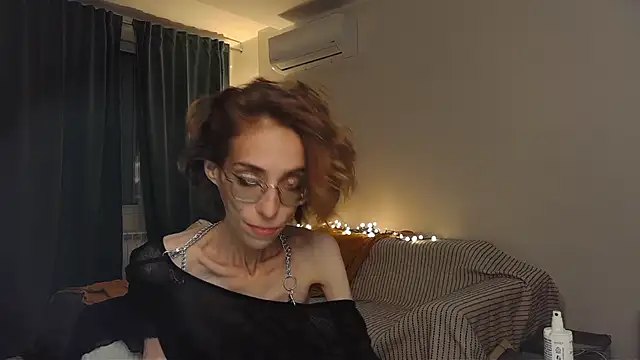 amber quell here online show from April 10, 4:35 pm