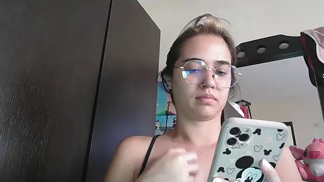 trianabell online show from March 28, 3:00 pm