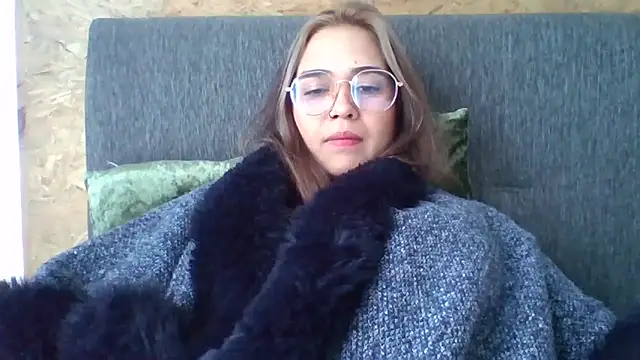 trianabell online show from December 3, 2:52 pm