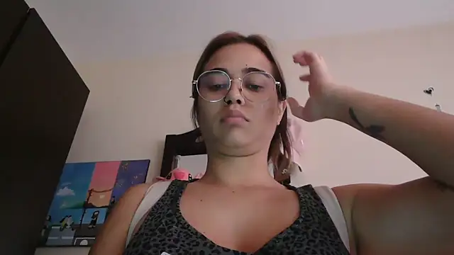 trianabell online show from February 16, 9:03 pm