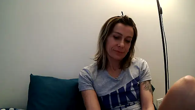 anechka1 online show from May 13, 11:32 pm
