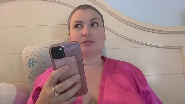MilfyMrsRobinson online show from July 23, 1:30 pm