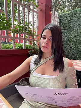 Leah Honey26 online show from March 26, 7:15 pm