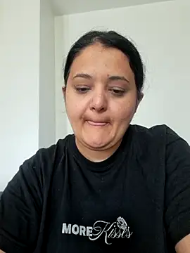 sarahhh1987 online show from April 6, 8:48 am