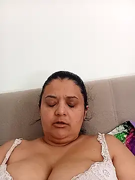 sarahhh1987 online show from April 18, 12:40 pm