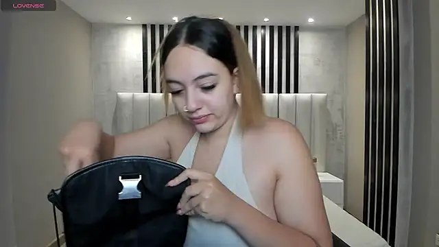 BellaRose X online show from April 7, 5:09 am