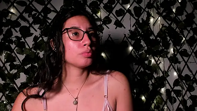 CoralineSanchez online show from November 8, 3:11 am