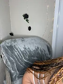 Snapshot of Shuggabutt chatting on September 11, 7:09 am Shuggabutt online show from September 11, 7:09 am