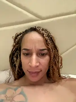 Snapshot of Shuggabutt chatting on September 28, 4:23 pm Shuggabutt online show from September 28, 4:23 pm