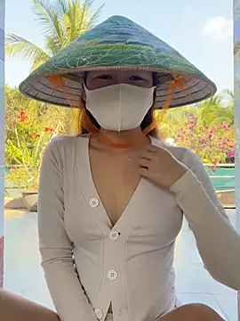 BabyThree  online show from March 18, 9:25 am