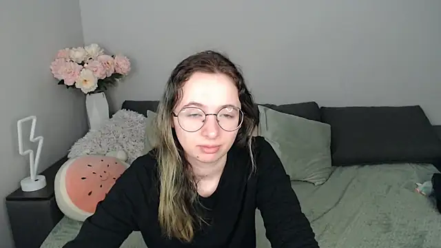 Mini Diva online show from September 20, 8:12 am