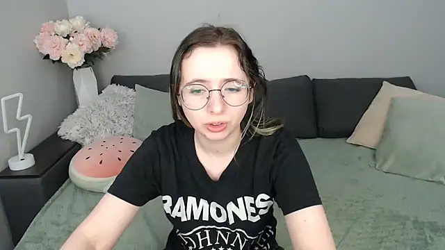 Mini Diva online show from September 16, 8:11 am