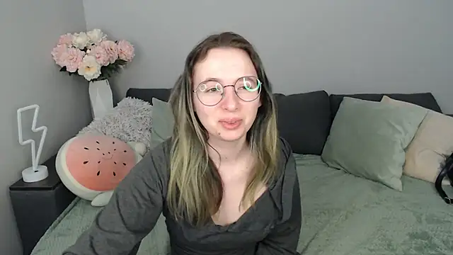 Mini Diva online show from September 17, 8:12 am