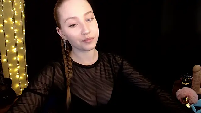 SindiWatsoon online show from October 31, 1:04 pm