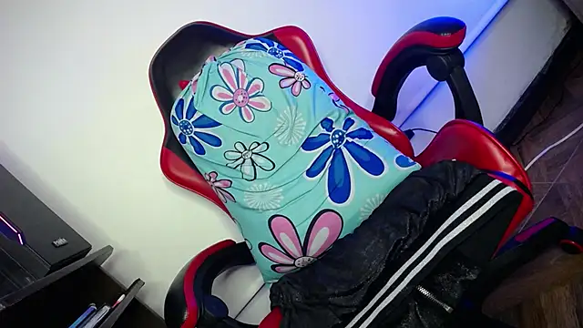 luly pink online show from November 6, 5:02 am