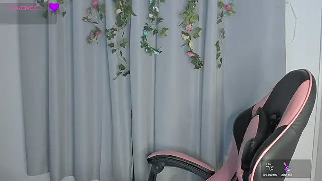 Kenia tompson01 online show from November 12, 8:07 pm