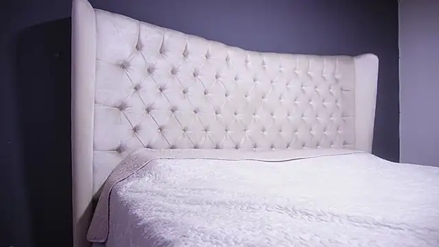 Snapshot of nichole_bree_ chatting on October 20, 11:35 am nichole bree  online show from October 20, 11:35 am