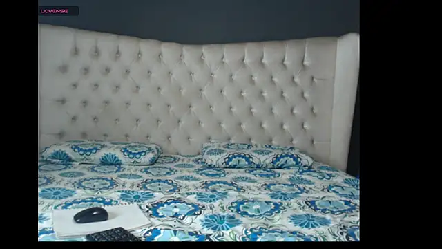 Snapshot of nichole_bree_ chatting on September 12, 11:18 am nichole bree  online show from September 12, 11:18 am