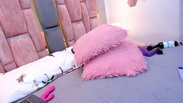 Charlotte Ice1 online show from March 31, 6:19 pm