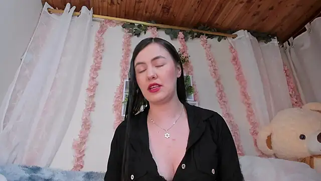 Idara and Edahi01 online show from January 11, 9:31 pm