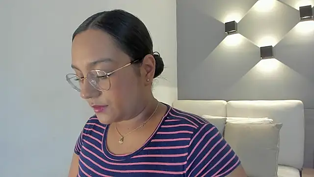 ellamontoya online show from September 30, 2:01 pm