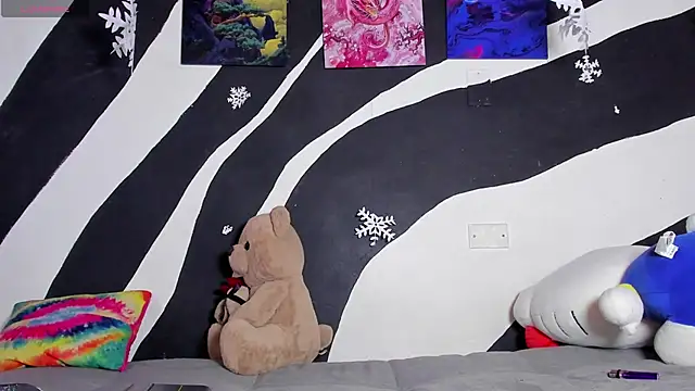 Lilith Zen online show from December 19, 8:01 pm